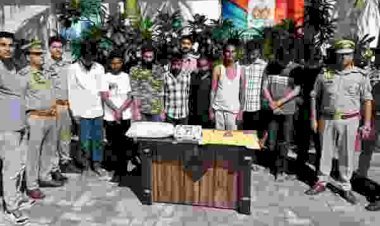 उरई में जुए के अड्डे पर पुलिस की बड़ी दबिश, नौ जुआरी गिरफ्तार; 1.62 लाख रुपये नकद, 52 ताश के पत्ते और 9 मोबाइल बरामद, एक आरोपी फरार