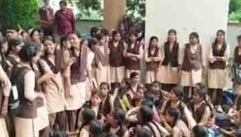 छात्राओं के आंदोलन के आगे झुका प्रशासन: उज्जैन का सराफा गर्ल्स स्कूल अब दाऊदखेड़ी शिफ्ट नहीं होगा