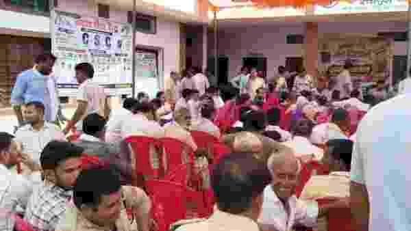 ‘नेता आया है या तुम्हारा बाप आया है’, मुख्यमंत्री जनसंवाद कार्यक्रम में अधिकारियों पर भड़कीं रीना आशीष मीणा; बोलीं- नेताओं से डरकर नहीं, नियमों के हिसाब से करो काम, ज्यादा से ज्यादा तबादला ही होगा