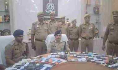 जालौन पुलिस की बड़ी कामयाबी, 41 लाख के 241 गुमशुदा मोबाइल बरामद-साइबर थाना समेत विभिन्न थानों की टीमों ने तकनीकी मदद से अलग-अलग जिलों और राज्यों से खोजे मोबाइल, स्वामियों को लौटाए गए फोन