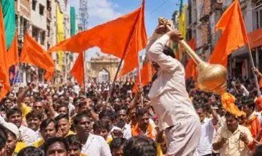 उज्जैन में खड़े हनुमान मंदिर के लिए सड़कों पर उतरा हिंदू समाज, संतों ने प्रशासन को दी बड़ी चेतावनी; बोले- प्रतिमा हटाई तो आंदोलन होगा और बड़ा