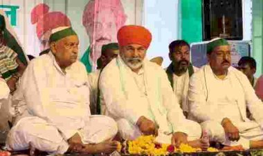 उरई में राकेश टिकैत की किसान महापंचायत: बुंदेलखंड पैकेज और कर्जमाफी की मांग,फसलों के नुकसान में किसानो को पर्याप्त मुआवजा दिया जाय।