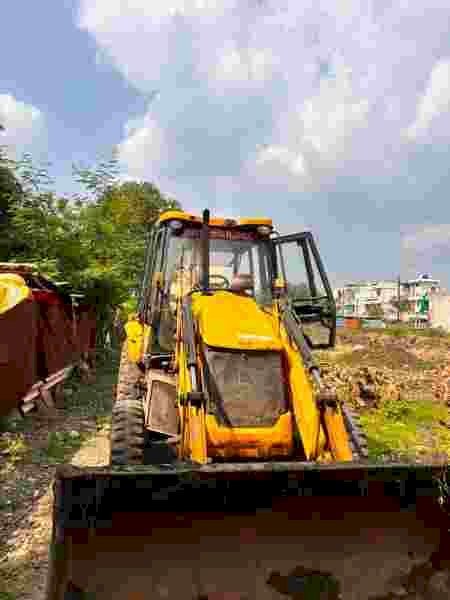 जिस न्यायालय में मामला लंबित, उसी न्यायालय के आदेश पर चला बुलडोजर!अंतिम आदेश पारित किये बिना और बिना अपील के खजूरी कला में अतिक्रमण हटाने की कार्रवाई, न्यायिक प्रक्रिया को लेकर उठे गंभीर सवाल
