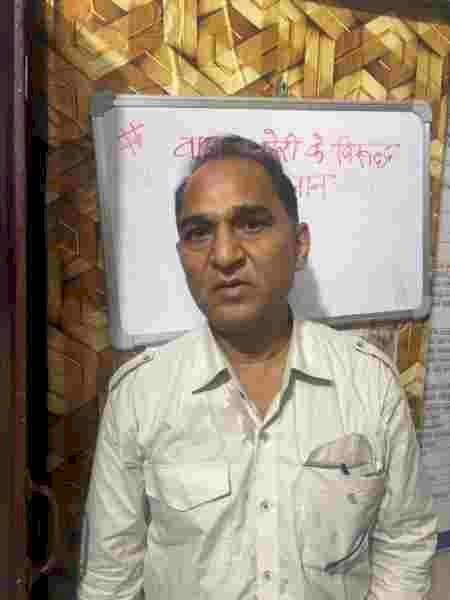 जमीन की साझेदारी से पीछे हटने पर धमकी का आरोप, तमंचा लगाकर मांगे 10 लाख रुपये; उरई में मुकदमा दर्ज, आरोपी गिरफ्तार,जमीन के सौदे से शुरू हुआ विवाद जबरन वसूली और जान से मारने की धमकी तक पहुंचा, पीड़ित ने पुलिस को दी तहरीर