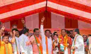 भारी लाव-लश्कर के साथ भाजपा प्रत्याशी अशोक राठौर ने दाखिल किया नामांकन