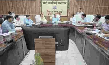 प्राकृतिक खेती और महिला किसान क्लस्टर से किसानों की आय बढ़ाने पर जोर,उपयुक्त उद्योग को खराब प्रगति पर प्रतिकूल प्रविष्टि
