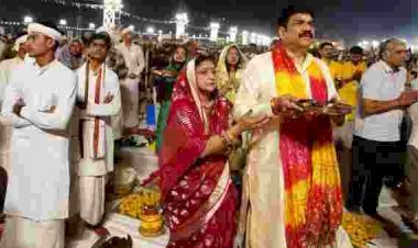 गोविंद सिंह राजपूत ने सपरिवार की मां राजराजेश्वरी की आराधना, 20 हजार श्रद्धालुओं संग महाहवन में दी आहुति लाल परेड ग्राउंड में रावतपुरा सरकार के सान्निध्य में हुआ एक करोड़ अर्चन का भव्य महाअनुष्ठान