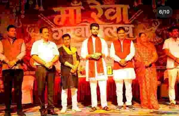 बुधनी में भव्यता के साथ संपन्न हुआ मां रेवा गरबा महोत्सव, गरबा की धुन पर थिरके श्रद्धालु,पारंपरिक वेशभूषा में डांडिया लेकर पहुंचे प्रतिभागी, डॉ. साकेत भार्गव ने मां दुर्गा की पूजा-अर्चना कर किया शुभारंभ